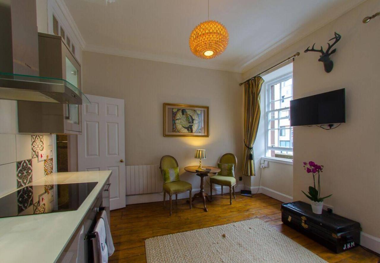 Joivy Chic Apt In The Royal Mile Tower Apartamento Edimburgo Exterior foto